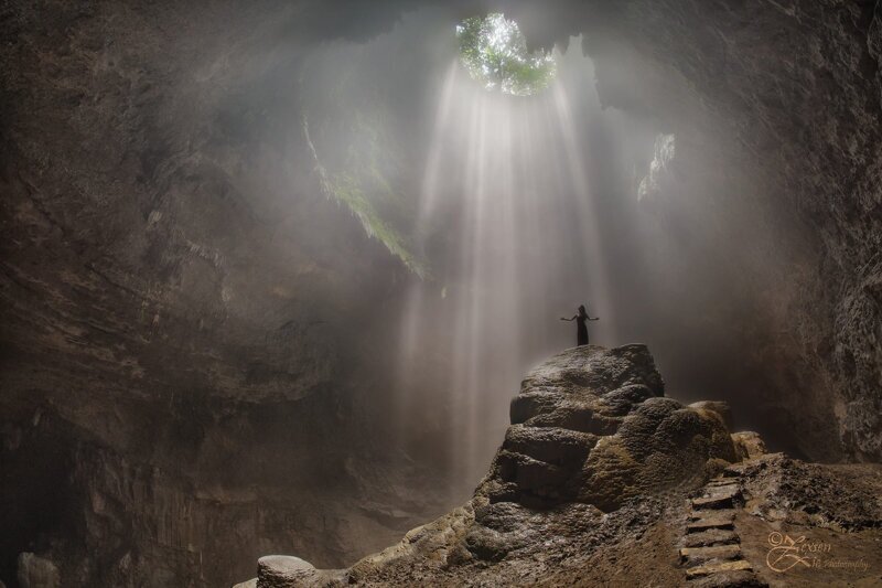 Вот это дыра! Фотозарисовки из самых удивительных пещер мира (45 фото)
